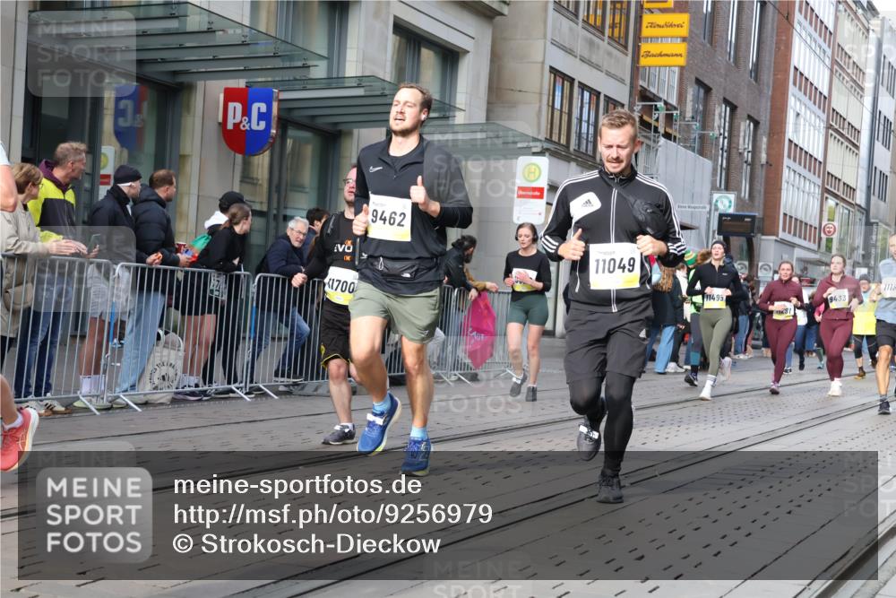 05.10.2025 - 20. swb-Marathon Bremen Strokosch-Dieckow http://msf.ph/oto/9256979 05.10.2025 10:58:06 Ziel 7077, 9174, 9430, 9433, 9462, 9472, 9529, 9608, 9766, 9820, 9913, 9952, 10049, 10055, 10084, 10261, 10285, 10368, 10408, 10513, 10527, 10586, 10786, 10936, 10988, 11049, 11181, 11184, 11291, 11495, 11562, 11591, 11700, 11724, 7077, 9174, 9430, 9433, 9462, 9472, 9529, 9608, 9766, 9820, 9913, 9952, 10049, 10055, 10084, 10261, 10285, 10368, 10408, 10513, 10527, 10586, 10786, 11562 meine-sportfotos.de