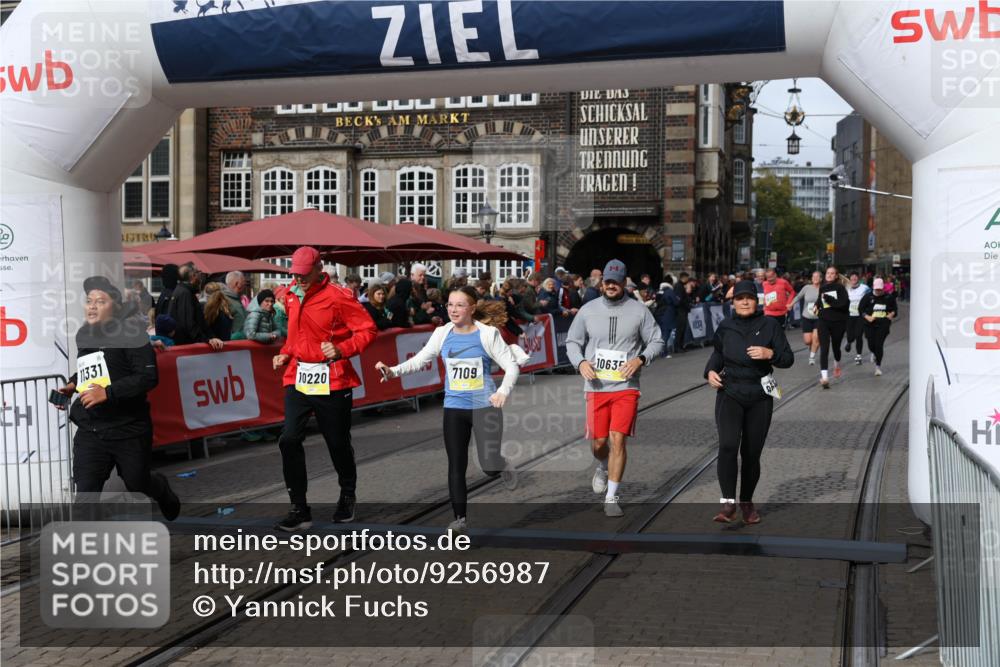 05.10.2025 - 20. swb-Marathon Bremen Yannick Fuchs http://msf.ph/oto/9256987 05.10.2025 11:16:15 Ziel 7109, 9640, 9679, 10220, 10635, 10831, 10846, 11331 meine-sportfotos.de