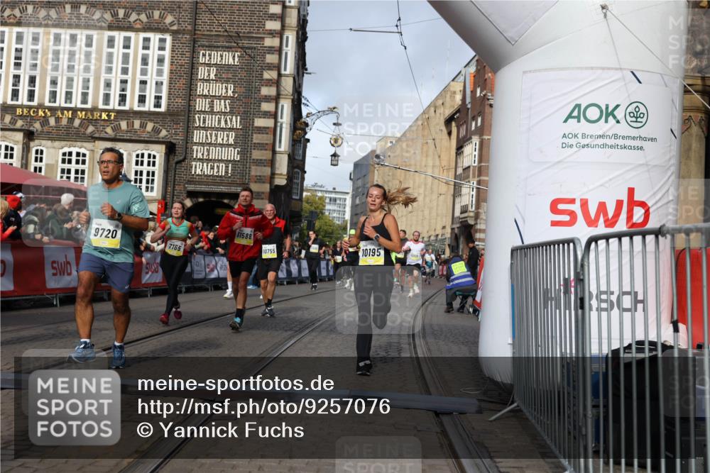 05.10.2025 - 20. swb-Marathon Bremen Yannick Fuchs http://msf.ph/oto/9257076 05.10.2025 10:55:43 Ziel 7165, 9195, 9492, 9720, 9856, 10107, 10111, 10195, 10262, 10475, 10745, 10755, 10757, 11025, 11197, 11588 meine-sportfotos.de