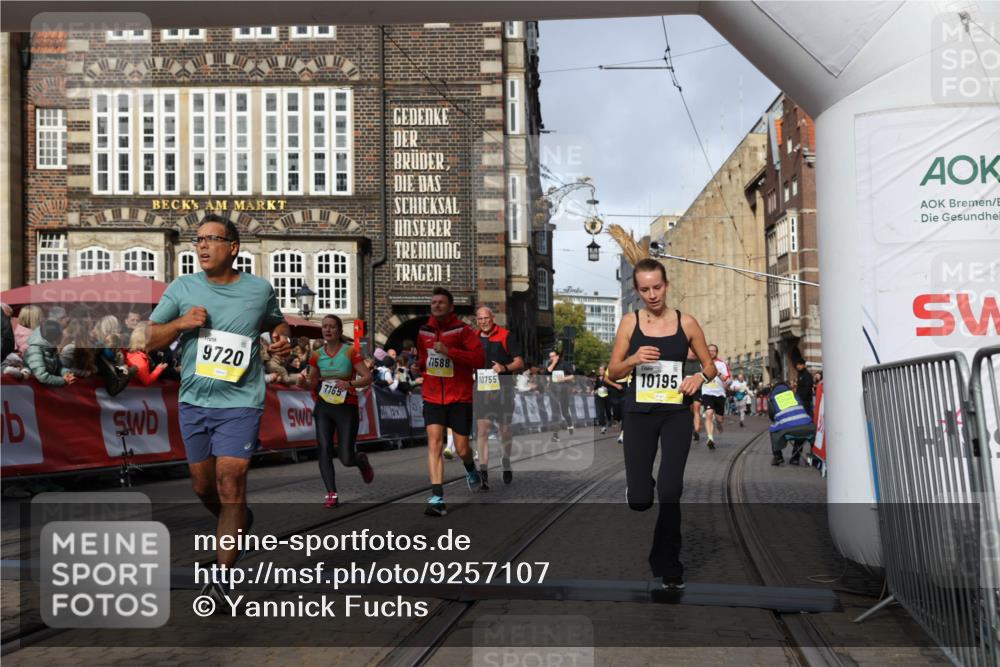 05.10.2025 - 20. swb-Marathon Bremen Yannick Fuchs http://msf.ph/oto/9257107 05.10.2025 10:55:44 Ziel 7165, 9195, 9197, 9492, 9720, 9856, 10107, 10111, 10195, 10262, 10475, 10745, 10755, 10757, 10909, 11197, 11588 meine-sportfotos.de