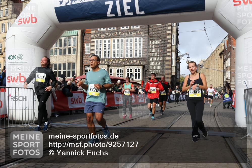 05.10.2025 - 20. swb-Marathon Bremen Yannick Fuchs http://msf.ph/oto/9257127 05.10.2025 10:55:44 Ziel 7165, 9195, 9197, 9492, 9720, 9856, 10107, 10111, 10195, 10262, 10475, 10745, 10755, 10757, 10909, 11197, 11588 meine-sportfotos.de