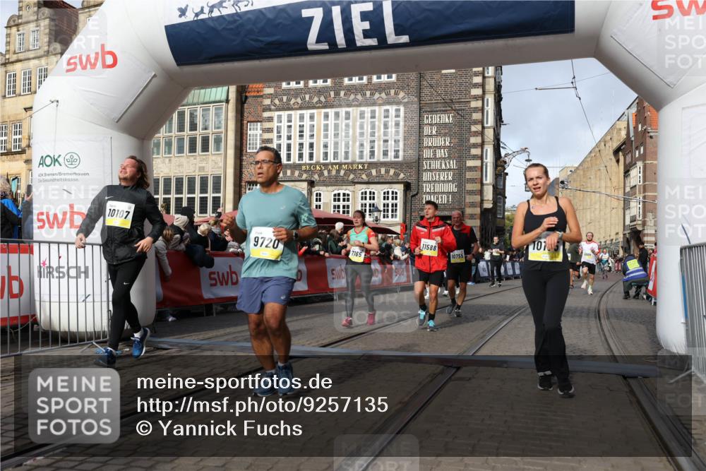 05.10.2025 - 20. swb-Marathon Bremen Yannick Fuchs http://msf.ph/oto/9257135 05.10.2025 10:55:44 Ziel 7165, 9195, 9197, 9492, 9720, 9856, 10107, 10111, 10195, 10262, 10475, 10745, 10755, 10757, 10909, 11197, 11588 meine-sportfotos.de