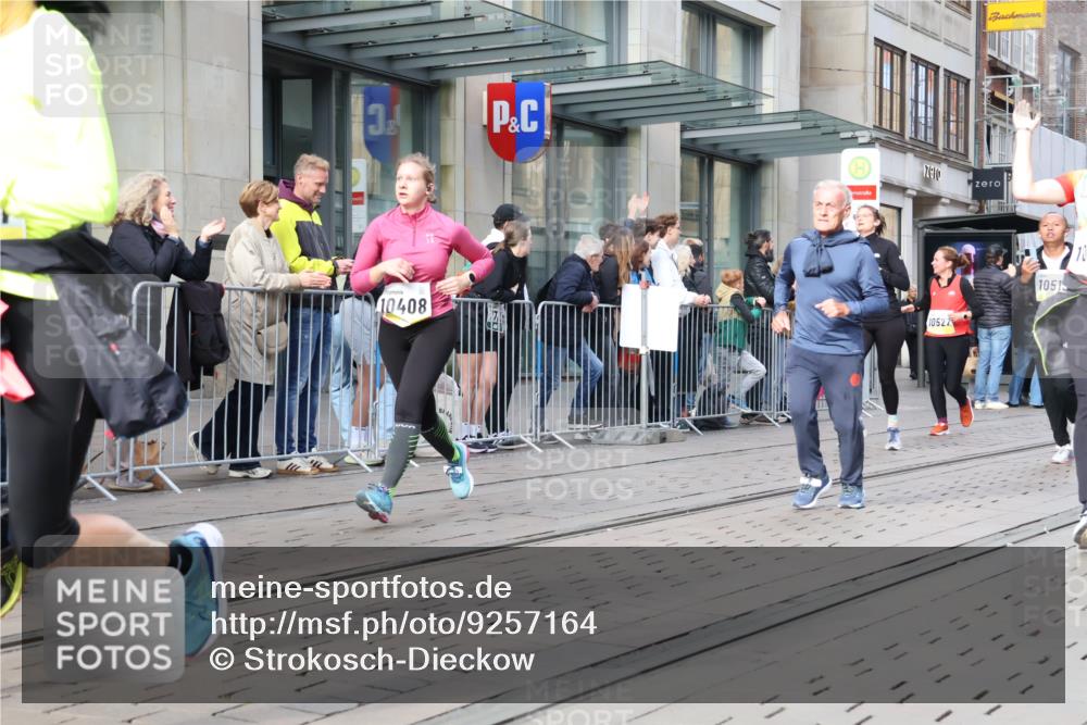 05.10.2025 - 20. swb-Marathon Bremen Strokosch-Dieckow http://msf.ph/oto/9257164 05.10.2025 10:58:14 Ziel 7163, 8585, 9346, 9359, 9370, 9430, 9433, 9472, 9529, 9540, 9608, 9622, 9714, 9766, 9820, 9913, 10049, 10055, 10084, 10261, 10285, 10408, 10513, 10527, 10561, 10586, 10591, 10679, 10871, 10936, 10988, 11078, 11181, 11184, 11291, 11495, 11591, 11700, 7163, 8585, 9346, 9359, 9370, 9430, 9433, 9472, 9529, 9540, 9608, 9622, 9714, 9766, 9820, 9913, 10049, 10055, 10084, 10261, 10285, 10408, 10513, 10527, 10561, 10586, 10591, 10679 meine-sportfotos.de