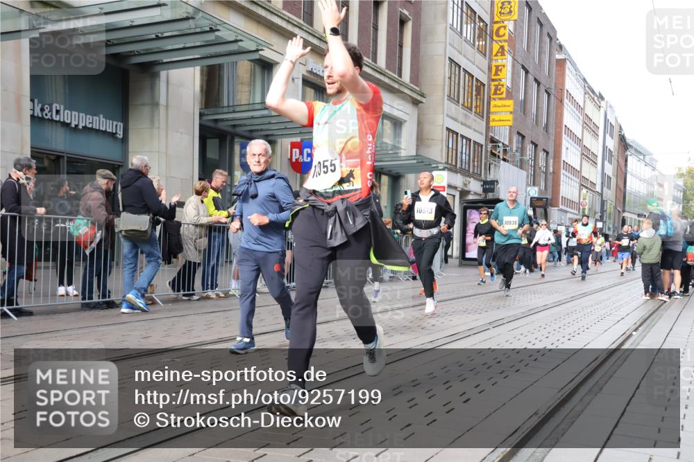 05.10.2025 - 20. swb-Marathon Bremen Strokosch-Dieckow http://msf.ph/oto/9257199 05.10.2025 10:58:16 Ziel 7163, 8585, 9346, 9359, 9370, 9430, 9433, 9472, 9529, 9540, 9622, 9714, 9766, 9820, 9913, 10049, 10055, 10084, 10261, 10263, 10285, 10408, 10513, 10527, 10561, 10586, 10591, 10679, 10871, 10936, 10988, 11078, 11181, 11291, 11591, 11651, 11700, 7163, 8585, 9346, 9359, 9370, 9430, 9433, 9472, 9529, 9540, 9622, 9714, 9766, 9820, 9913, 10049, 10055, 10084, 10261, 10263, 10285, 10408, 10513, 10527, 10561, 10586, 10591, 10679, 11651 meine-sportfotos.de