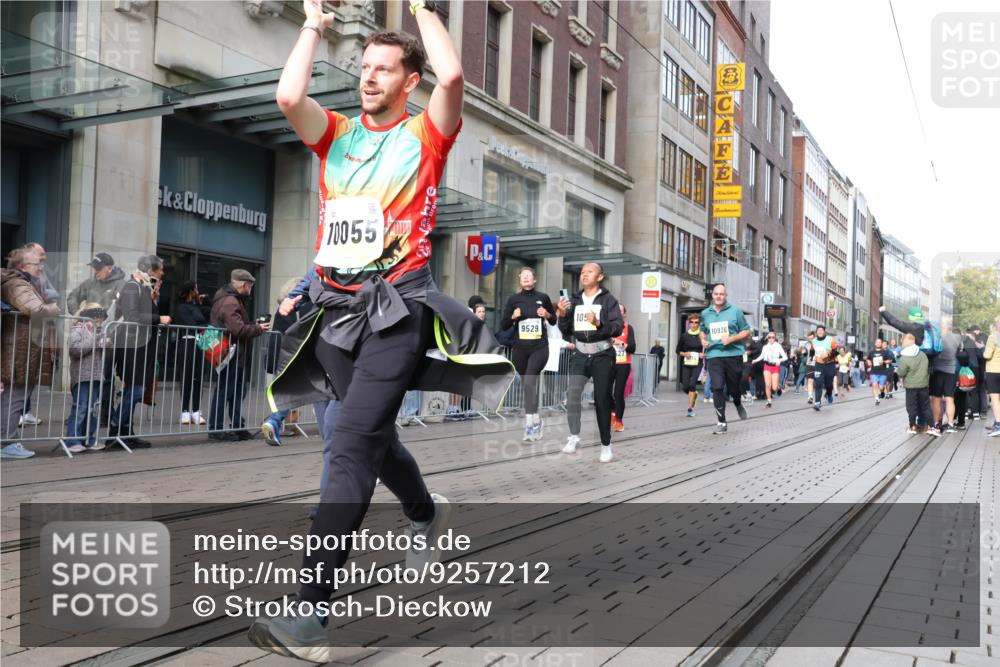 05.10.2025 - 20. swb-Marathon Bremen Strokosch-Dieckow http://msf.ph/oto/9257212 05.10.2025 10:58:16 Ziel 7163, 8585, 9346, 9359, 9370, 9430, 9433, 9472, 9529, 9540, 9622, 9714, 9766, 9820, 9913, 10049, 10055, 10084, 10261, 10263, 10285, 10408, 10513, 10527, 10561, 10586, 10591, 10679, 10871, 10936, 10988, 11078, 11181, 11291, 11591, 11651, 11700, 7163, 8585, 9346, 9359, 9370, 9430, 9433, 9472, 9529, 9540, 9622, 9714, 9766, 9820, 9913, 10049, 10055, 10084, 10261, 10263, 10285, 10408, 10513, 10527, 10561, 10586, 10591, 10679, 11651 meine-sportfotos.de