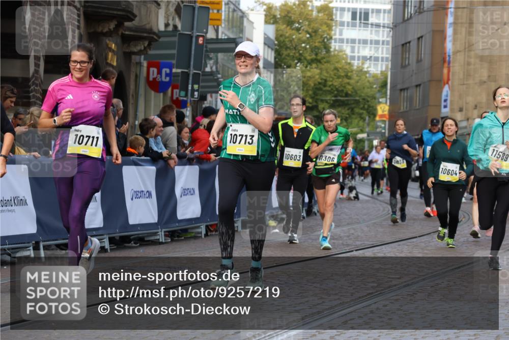 05.10.2025 - 20. swb-Marathon Bremen Strokosch-Dieckow http://msf.ph/oto/9257219 05.10.2025 11:03:41 Ziel 9315, 9940, 10238, 10297, 10478, 10603, 10604, 10711, 10713, 11306, 11589 meine-sportfotos.de
