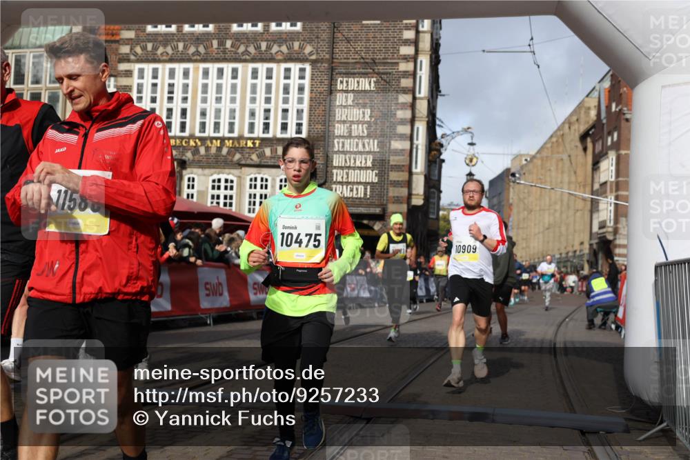 05.10.2025 - 20. swb-Marathon Bremen Yannick Fuchs http://msf.ph/oto/9257233 05.10.2025 10:55:47 Ziel 7165, 9195, 9197, 9492, 9720, 10088, 10107, 10195, 10262, 10475, 10755, 10757, 10909, 11081, 11586, 11588 meine-sportfotos.de