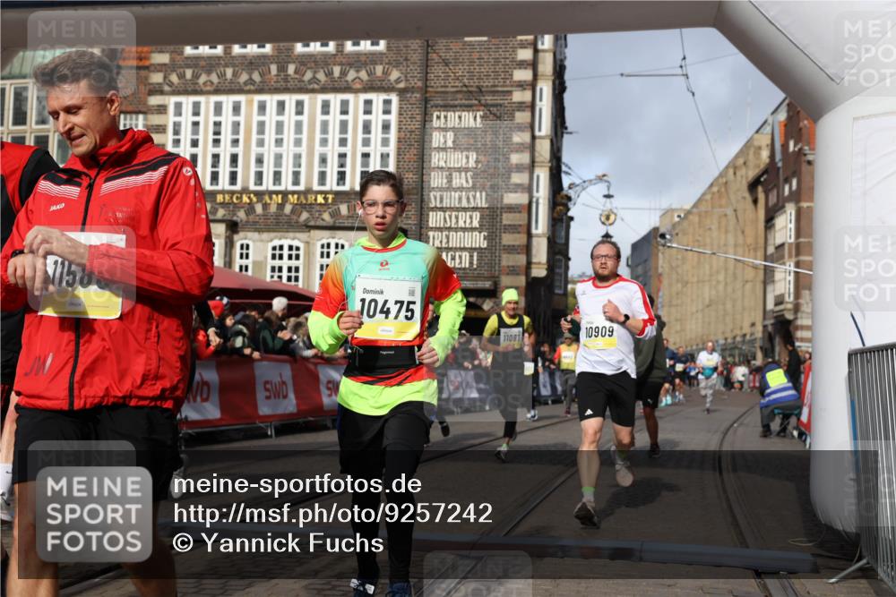 05.10.2025 - 20. swb-Marathon Bremen Yannick Fuchs http://msf.ph/oto/9257242 05.10.2025 10:55:47 Ziel 7165, 9195, 9197, 9492, 9720, 10088, 10107, 10195, 10262, 10475, 10755, 10757, 10909, 11081, 11586, 11588 meine-sportfotos.de