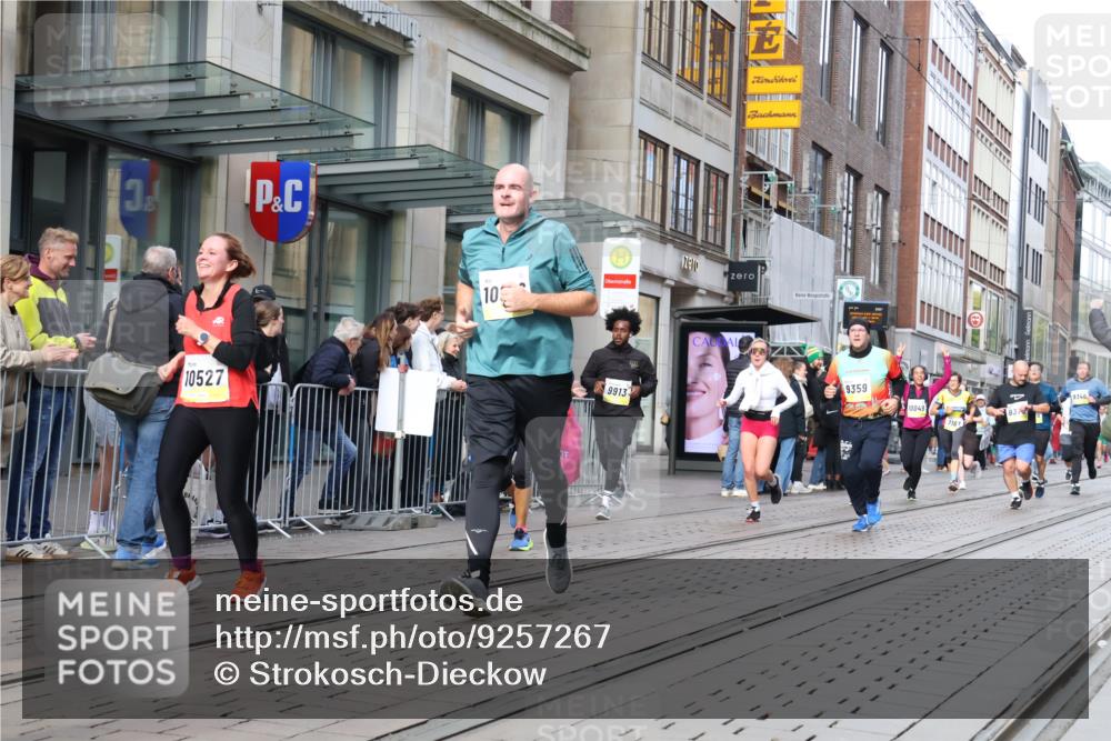 05.10.2025 - 20. swb-Marathon Bremen Strokosch-Dieckow http://msf.ph/oto/9257267 05.10.2025 10:58:18 Ziel 7163, 8585, 9346, 9359, 9370, 9430, 9433, 9472, 9529, 9540, 9622, 9714, 9766, 9820, 9913, 10049, 10055, 10261, 10263, 10285, 10408, 10513, 10527, 10561, 10591, 10679, 10871, 10936, 10988, 11078, 11181, 11290, 11291, 11591, 11651, 11700, 7163, 8585, 9346, 9359, 9370, 9430, 9433, 9472, 9529, 9540, 9622, 9714, 9766, 9820, 9913, 10049, 10055, 10261, 10263, 10285, 10408, 10513, 10527, 10561, 10591, 10679, 11290, 11651 meine-sportfotos.de