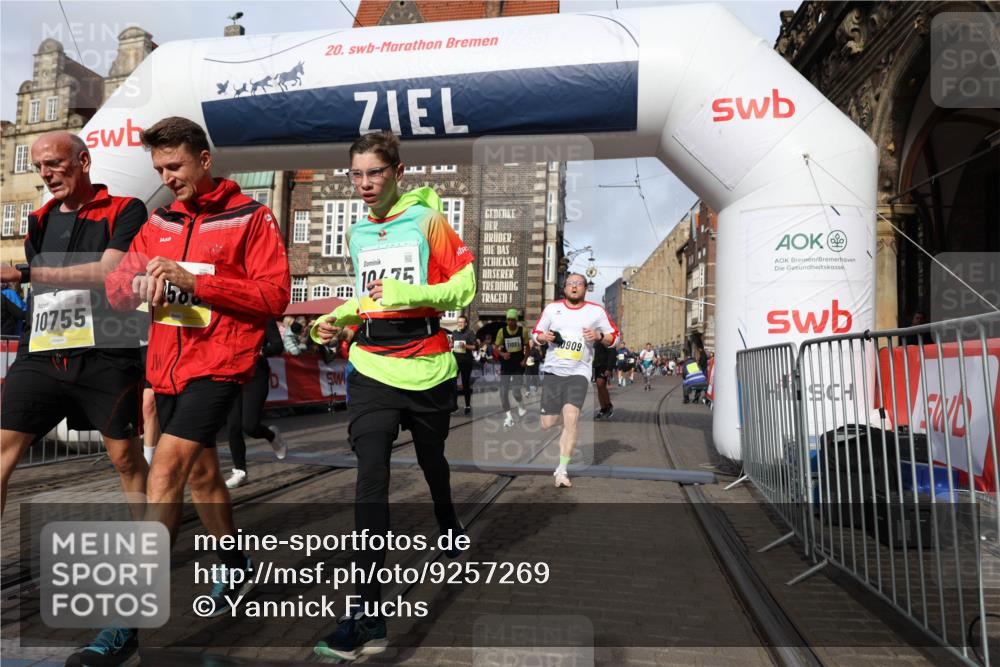 05.10.2025 - 20. swb-Marathon Bremen Yannick Fuchs http://msf.ph/oto/9257269 05.10.2025 10:55:48 Ziel 7165, 9195, 9197, 9492, 9720, 10088, 10107, 10195, 10323, 10475, 10755, 10757, 10909, 11081, 11586, 11588 meine-sportfotos.de