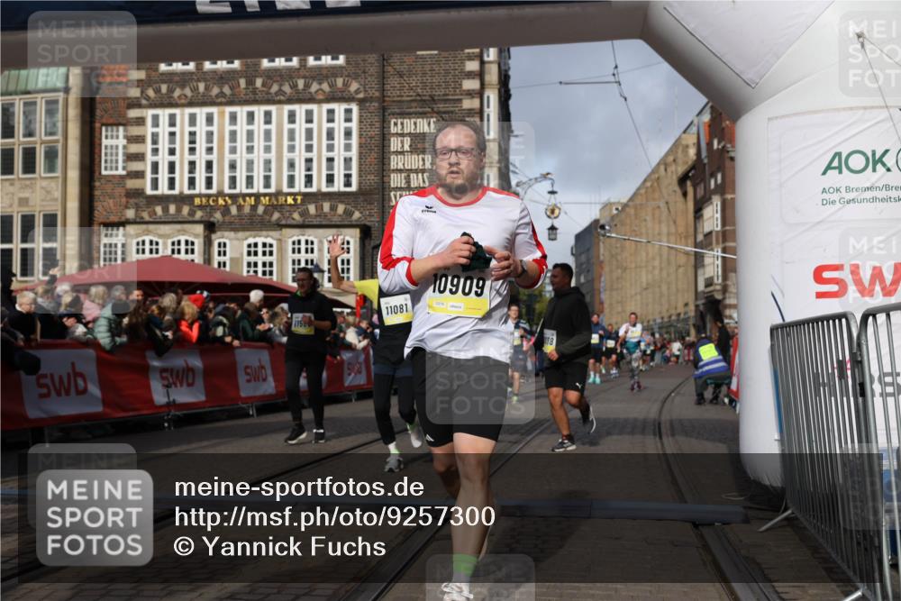 05.10.2025 - 20. swb-Marathon Bremen Yannick Fuchs http://msf.ph/oto/9257300 05.10.2025 10:55:48 Ziel 7165, 9195, 9197, 9492, 9720, 10088, 10107, 10195, 10323, 10475, 10755, 10757, 10909, 11081, 11586, 11588 meine-sportfotos.de