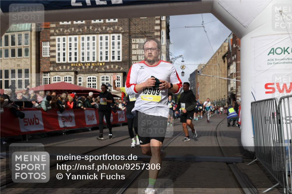 05.10.2025 - 20. swb-Marathon Bremen Yannick Fuchs http://msf.ph/oto/9257306 05.10.2025 10:55:48 Ziel 7165, 9195, 9197, 9492, 9720, 10088, 10107, 10195, 10323, 10475, 10755, 10757, 10909, 11081, 11586, 11588 meine-sportfotos.de