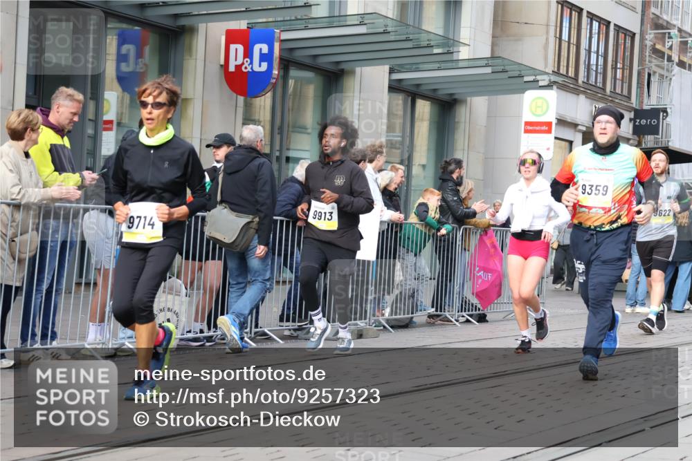 05.10.2025 - 20. swb-Marathon Bremen Strokosch-Dieckow http://msf.ph/oto/9257323 05.10.2025 10:58:19 Ziel 7163, 8585, 9346, 9359, 9370, 9430, 9433, 9472, 9529, 9540, 9622, 9714, 9766, 9820, 9913, 10049, 10055, 10261, 10263, 10285, 10408, 10513, 10527, 10561, 10591, 10679, 10871, 10936, 10988, 11078, 11290, 11291, 11591, 11651, 11700, 7163, 8585, 9346, 9359, 9370, 9430, 9433, 9472, 9529, 9540, 9622, 9714, 9766, 9820, 9913, 10049, 10055, 10261, 10263, 10285, 10408, 10513, 10527, 10561, 10591, 10679, 11290, 11651 meine-sportfotos.de