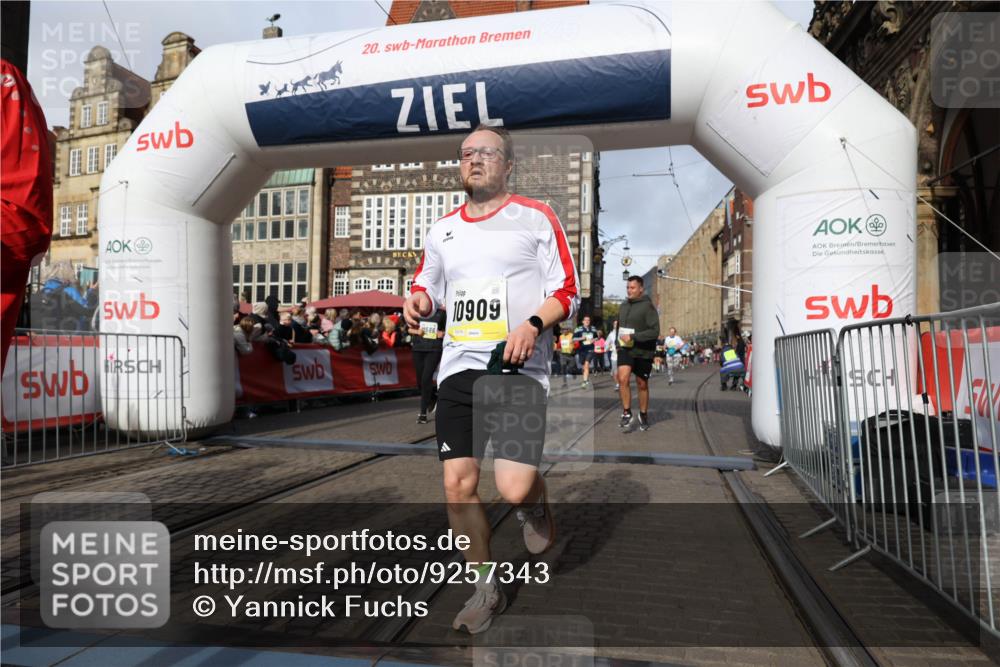 05.10.2025 - 20. swb-Marathon Bremen Yannick Fuchs http://msf.ph/oto/9257343 05.10.2025 10:55:49 Ziel 7165, 9195, 9197, 9492, 9621, 9720, 9882, 10088, 10107, 10195, 10287, 10323, 10475, 10755, 10757, 10800, 10909, 11081, 11586, 11588, 11624 meine-sportfotos.de