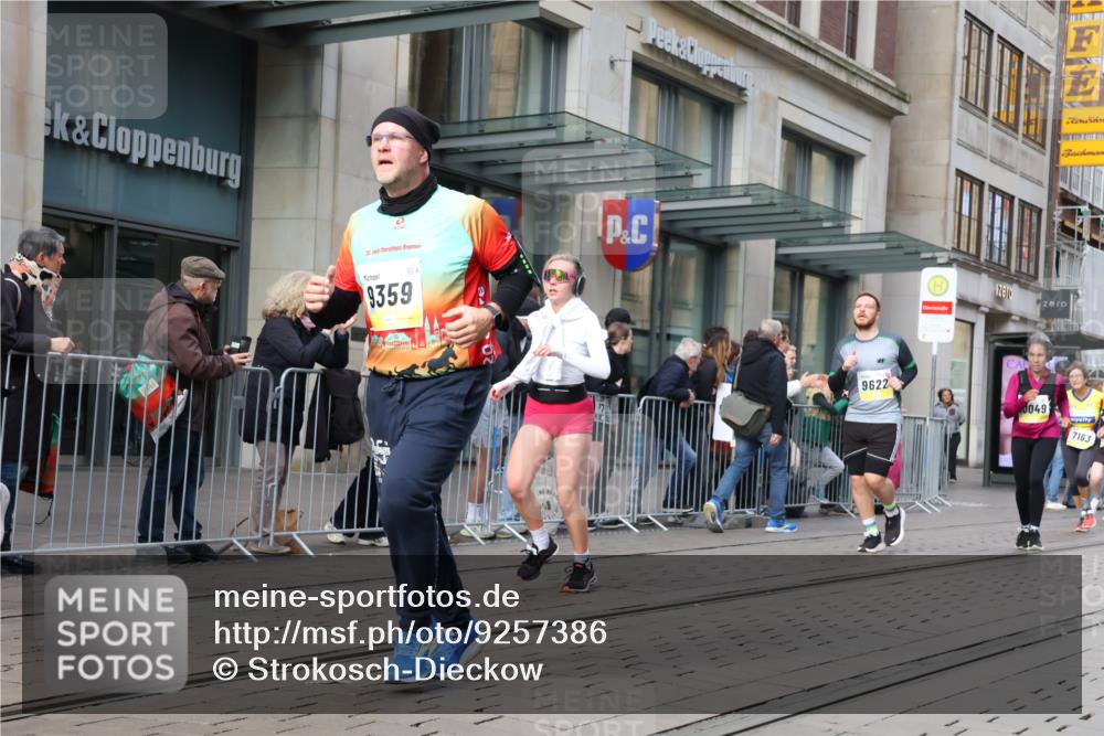 05.10.2025 - 20. swb-Marathon Bremen Strokosch-Dieckow http://msf.ph/oto/9257386 05.10.2025 10:58:21 Ziel 7163, 8585, 9346, 9349, 9359, 9370, 9430, 9472, 9529, 9540, 9622, 9714, 9766, 9820, 9913, 10049, 10055, 10080, 10261, 10263, 10285, 10408, 10513, 10527, 10560, 10561, 10591, 10679, 10871, 10936, 10988, 11078, 11290, 11483, 11651, 7163, 8585, 9346, 9349, 9359, 9370, 9430, 9472, 9529, 9540, 9622, 9714, 9766, 9820, 9913, 10049, 10055, 10080, 10261, 10263, 10285, 10408, 10513, 10527, 10560, 10561, 10591, 10679, 11290, 11483, 11651 meine-sportfotos.de