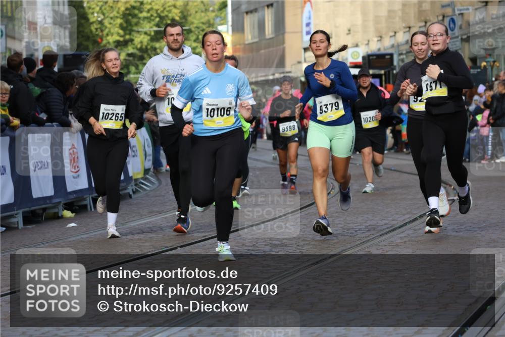 05.10.2025 - 20. swb-Marathon Bremen Strokosch-Dieckow http://msf.ph/oto/9257409 05.10.2025 11:03:52 Ziel 7788, 9241, 9379, 9571, 10106, 10265, 10271, 11039, 11183, 11272, 11609 meine-sportfotos.de