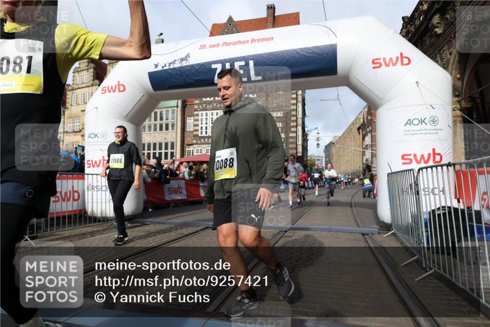 05.10.2025 - 20. swb-Marathon Bremen Yannick Fuchs http://msf.ph/oto/9257421 05.10.2025 10:55:51 Ziel 7165, 9195, 9197, 9621, 9882, 10088, 10287, 10323, 10475, 10653, 10755, 10800, 10909, 11081, 11249, 11586, 11588, 11624 meine-sportfotos.de