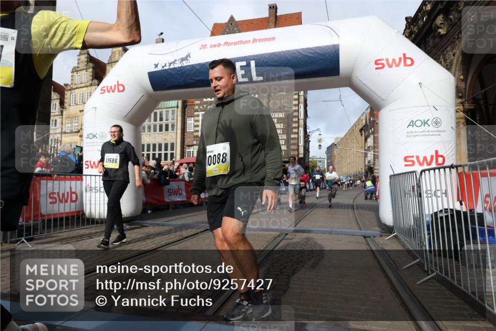 05.10.2025 - 20. swb-Marathon Bremen Yannick Fuchs http://msf.ph/oto/9257427 05.10.2025 10:55:51 Ziel 7165, 9195, 9197, 9621, 9882, 10088, 10287, 10323, 10475, 10653, 10755, 10800, 10909, 11081, 11249, 11586, 11588, 11624 meine-sportfotos.de