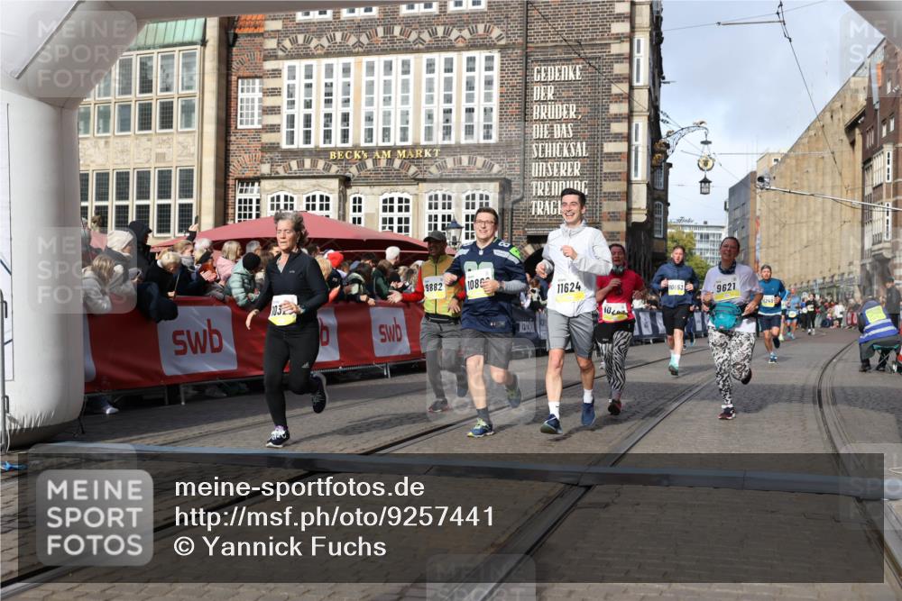 05.10.2025 - 20. swb-Marathon Bremen Yannick Fuchs http://msf.ph/oto/9257441 05.10.2025 10:55:51 Ziel 7165, 9195, 9197, 9621, 9882, 10088, 10287, 10323, 10475, 10653, 10755, 10800, 10909, 11081, 11249, 11586, 11588, 11624 meine-sportfotos.de