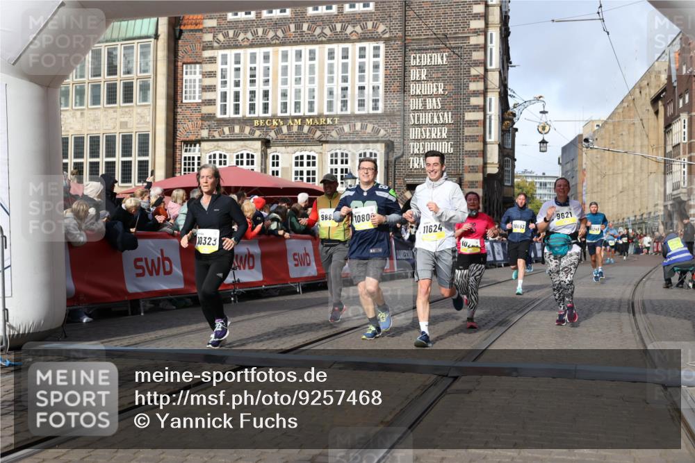 05.10.2025 - 20. swb-Marathon Bremen Yannick Fuchs http://msf.ph/oto/9257468 05.10.2025 10:55:52 Ziel 7165, 9195, 9197, 9621, 9882, 10088, 10253, 10287, 10323, 10385, 10475, 10653, 10755, 10800, 10909, 11081, 11249, 11586, 11588, 11624 meine-sportfotos.de
