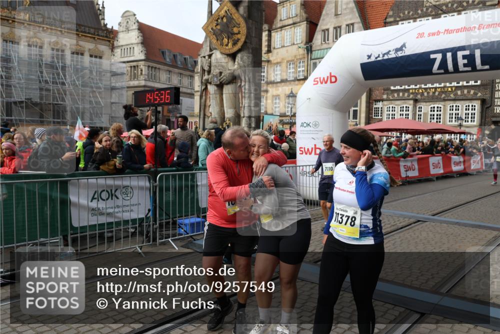 05.10.2025 - 20. swb-Marathon Bremen Yannick Fuchs http://msf.ph/oto/9257549 05.10.2025 11:16:26 Ziel 7110, 10339, 10340, 10564, 11029, 11247, 11378 meine-sportfotos.de