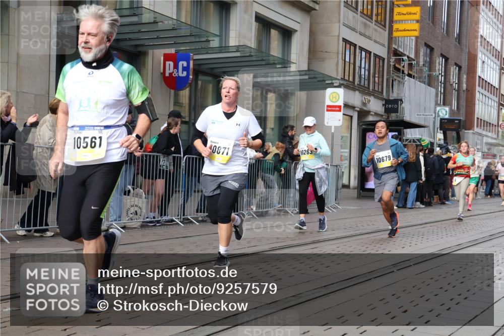 05.10.2025 - 20. swb-Marathon Bremen Strokosch-Dieckow http://msf.ph/oto/9257579 05.10.2025 10:58:28 Ziel 7163, 8585, 9346, 9349, 9359, 9370, 9430, 9472, 9518, 9529, 9540, 9542, 9601, 9622, 9714, 9766, 9847, 9977, 10049, 10080, 10263, 10527, 10560, 10561, 10588, 10591, 10679, 10871, 10936, 11078, 11290, 11483, 11612, 11651, 7163, 8585, 9346, 9349, 9359, 9370, 9430, 9472, 9518, 9529, 9540, 9542, 9601, 9622, 9714, 9766, 9847, 9977, 10049, 10080, 10263, 10527, 10560, 10561, 10588, 10591, 10679, 11290, 11483, 11612, 11651 meine-sportfotos.de