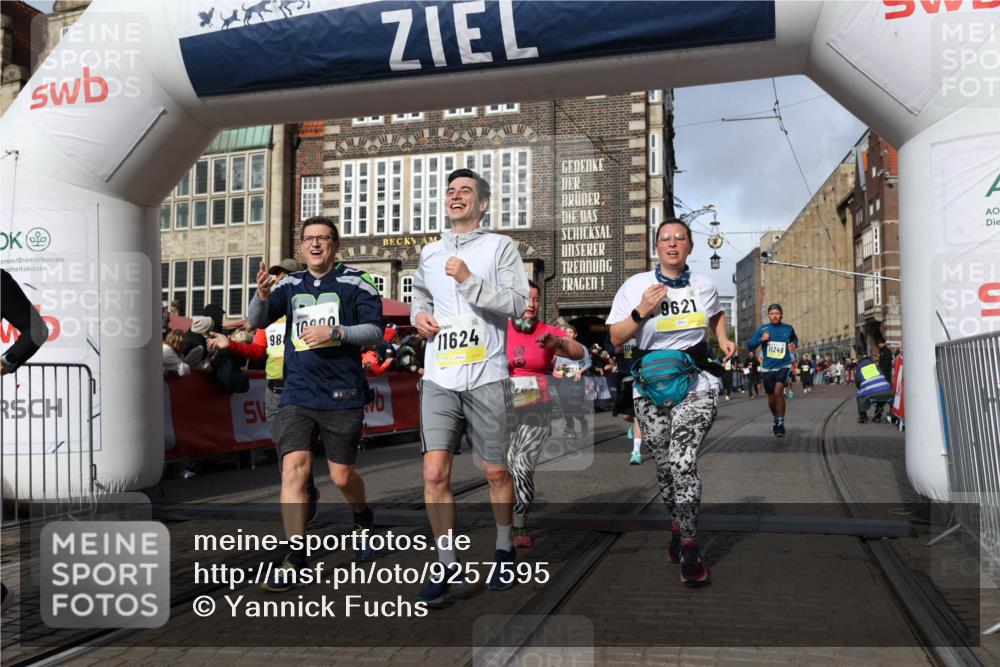 05.10.2025 - 20. swb-Marathon Bremen Yannick Fuchs http://msf.ph/oto/9257595 05.10.2025 10:55:53 Ziel 9195, 9197, 9521, 9621, 9882, 10088, 10253, 10287, 10323, 10385, 10475, 10653, 10800, 10909, 11081, 11249, 11586, 11624 meine-sportfotos.de