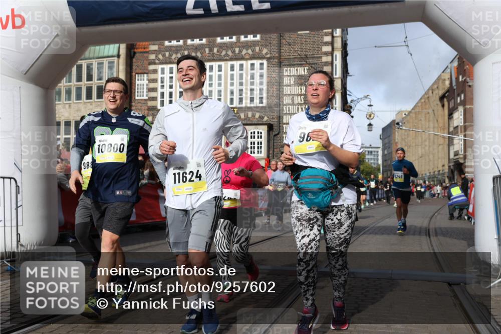 05.10.2025 - 20. swb-Marathon Bremen Yannick Fuchs http://msf.ph/oto/9257602 05.10.2025 10:55:53 Ziel 9195, 9197, 9521, 9621, 9882, 10088, 10253, 10287, 10323, 10385, 10475, 10653, 10800, 10909, 11081, 11249, 11586, 11624 meine-sportfotos.de