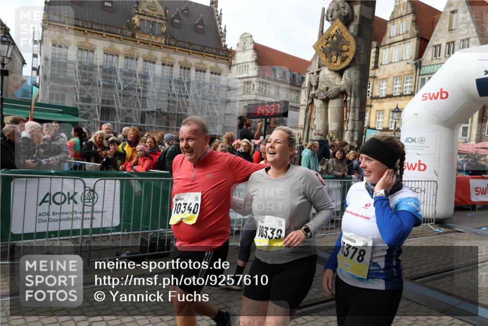 05.10.2025 - 20. swb-Marathon Bremen Yannick Fuchs http://msf.ph/oto/9257610 05.10.2025 11:16:27 Ziel 7110, 10083, 10339, 10340, 11029, 11247, 11378 meine-sportfotos.de