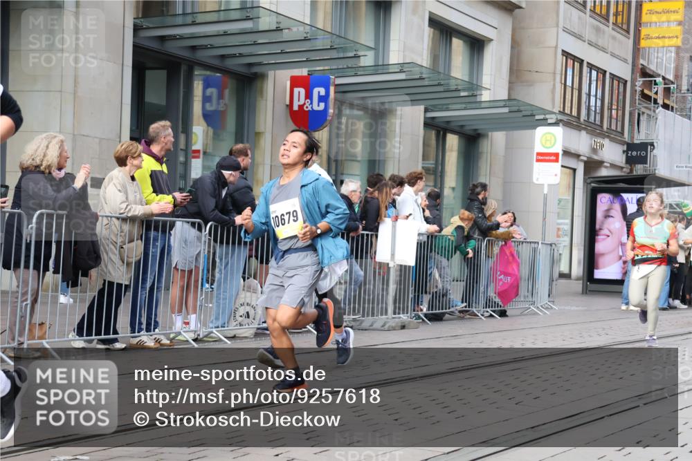 05.10.2025 - 20. swb-Marathon Bremen Strokosch-Dieckow http://msf.ph/oto/9257618 05.10.2025 10:58:29 Ziel 7163, 8585, 9346, 9349, 9359, 9370, 9430, 9472, 9518, 9529, 9540, 9542, 9601, 9622, 9714, 9847, 9977, 10049, 10080, 10263, 10527, 10560, 10561, 10588, 10591, 10679, 10871, 10936, 11078, 11290, 11483, 11612, 11651, 7163, 8585, 9346, 9349, 9359, 9370, 9430, 9472, 9518, 9529, 9540, 9542, 9601, 9622, 9714, 9847, 9977, 10049, 10080, 10263, 10527, 10560, 10561, 10588, 10591, 10679, 11290, 11483, 11612, 11651 meine-sportfotos.de