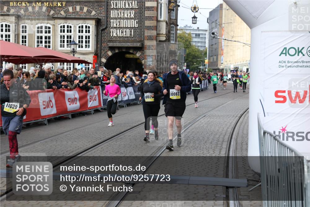 05.10.2025 - 20. swb-Marathon Bremen Yannick Fuchs http://msf.ph/oto/9257723 05.10.2025 11:16:29 Ziel 7110, 10023, 10083, 10379, 10450, 11029, 11247 meine-sportfotos.de