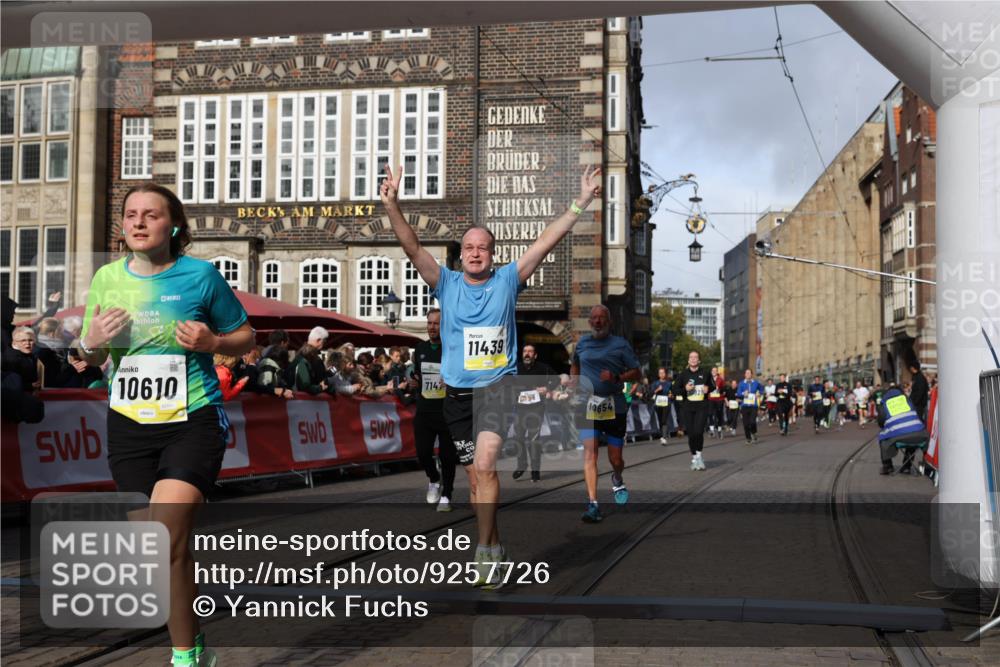 05.10.2025 - 20. swb-Marathon Bremen Yannick Fuchs http://msf.ph/oto/9257726 05.10.2025 10:56:00 Ziel 7147, 9521, 9871, 10253, 10385, 10610, 10653, 10654, 11052, 11249, 11439 meine-sportfotos.de