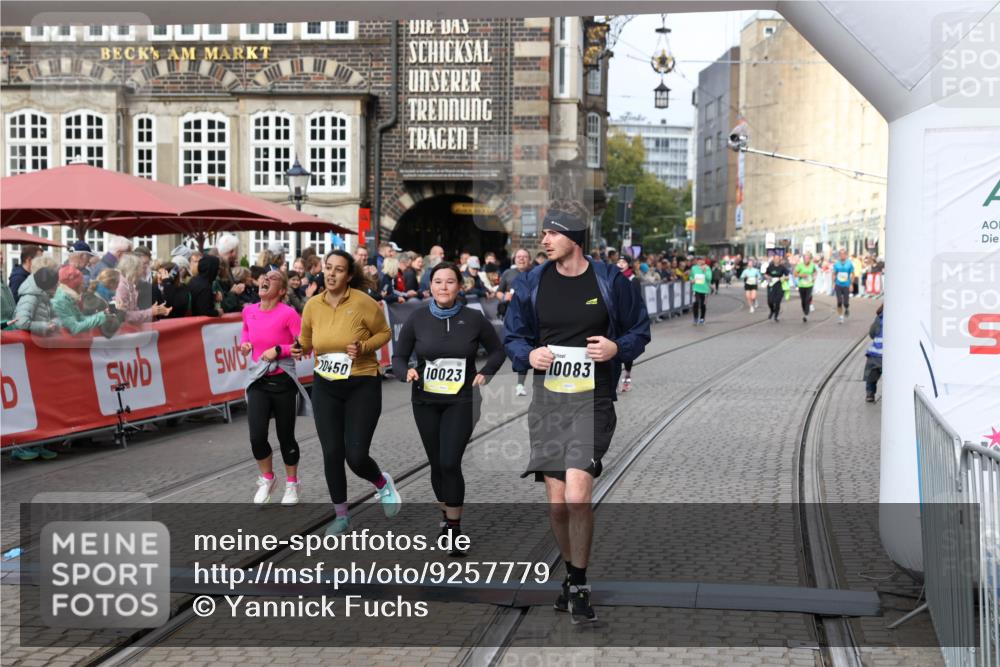 05.10.2025 - 20. swb-Marathon Bremen Yannick Fuchs http://msf.ph/oto/9257779 05.10.2025 11:16:31 Ziel 7110, 10023, 10083, 10379, 10450, 11029, 11358 meine-sportfotos.de
