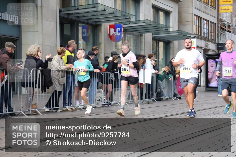 05.10.2025 - 20. swb-Marathon Bremen Strokosch-Dieckow http://msf.ph/oto/9257784 05.10.2025 10:58:36 Ziel 9346, 9349, 9518, 9540, 9542, 9601, 9692, 9847, 9977, 10080, 10263, 10357, 10560, 10561, 10588, 10594, 10607, 11290, 11483, 11612, 11651, 9346, 9349, 9518, 9540, 9542, 9601, 9692, 9847, 9977, 10080, 10263, 10357, 10560, 10561, 10588, 10594, 10607, 11290, 11483, 11612, 11651 meine-sportfotos.de