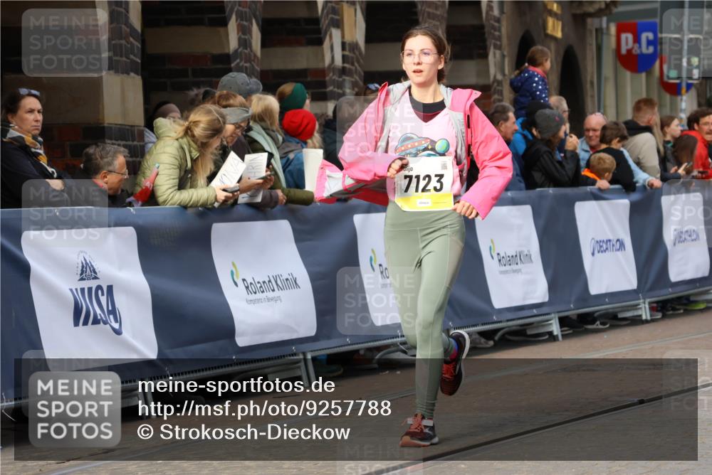 05.10.2025 - 20. swb-Marathon Bremen Strokosch-Dieckow http://msf.ph/oto/9257788 05.10.2025 11:04:04 Ziel 7123, 7789, 9275, 9398, 10205, 10551, 10853, 11001, 11077, 11102, 11611 meine-sportfotos.de