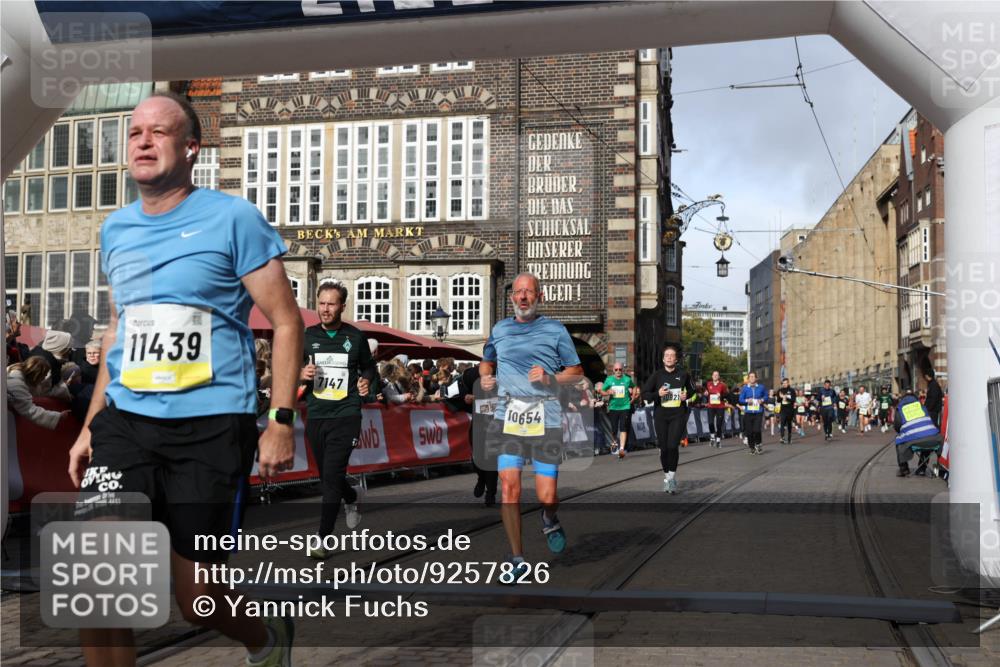 05.10.2025 - 20. swb-Marathon Bremen Yannick Fuchs http://msf.ph/oto/9257826 05.10.2025 10:56:02 Ziel 7147, 9521, 9871, 10253, 10385, 10610, 10654, 10921, 11052, 11439 meine-sportfotos.de