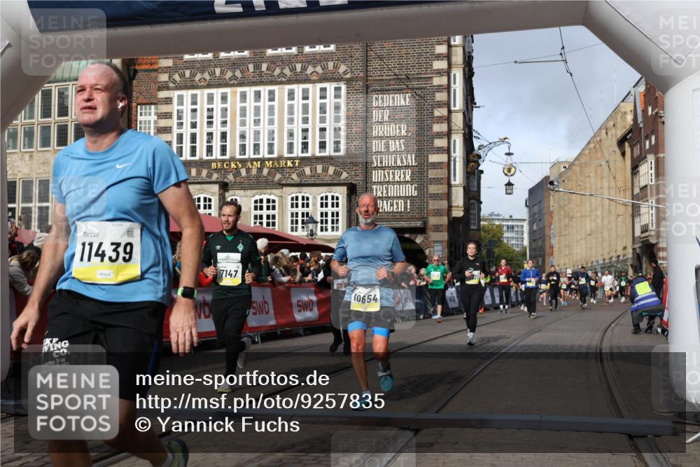 05.10.2025 - 20. swb-Marathon Bremen Yannick Fuchs http://msf.ph/oto/9257835 05.10.2025 10:56:02 Ziel 7147, 9521, 9871, 10253, 10385, 10610, 10654, 10921, 11052, 11439 meine-sportfotos.de