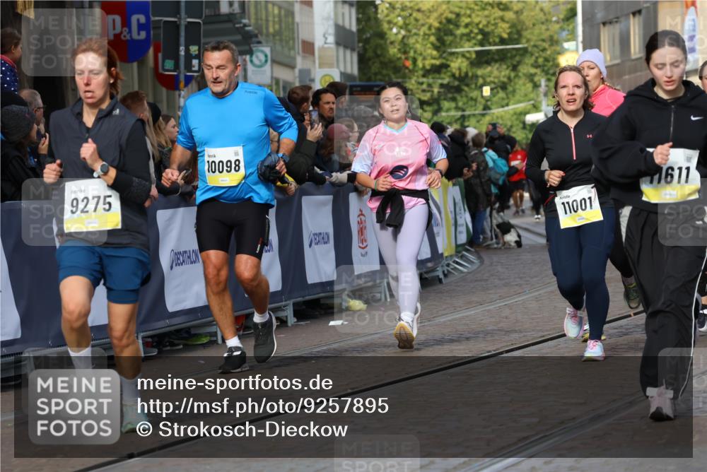 05.10.2025 - 20. swb-Marathon Bremen Strokosch-Dieckow http://msf.ph/oto/9257895 05.10.2025 11:04:07 Ziel 7123, 7789, 9275, 10098, 10853, 11001, 11077, 11102, 11611, 11685 meine-sportfotos.de