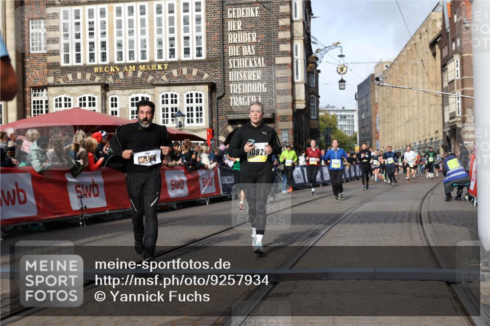05.10.2025 - 20. swb-Marathon Bremen Yannick Fuchs http://msf.ph/oto/9257934 05.10.2025 10:56:04 Ziel 7147, 9871, 10610, 10654, 10758, 10921, 11052, 11439 meine-sportfotos.de