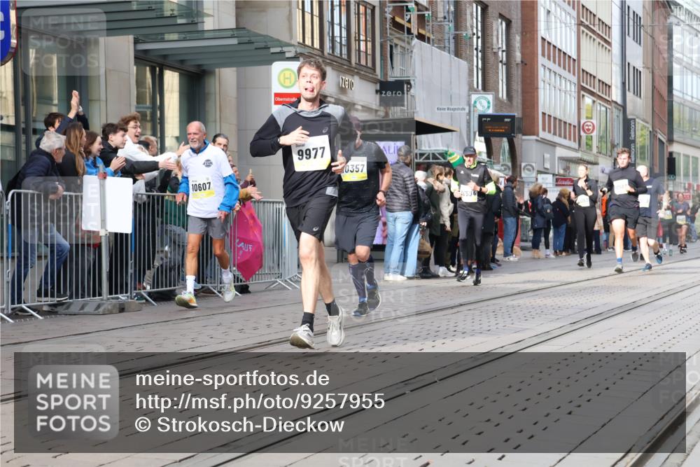 05.10.2025 - 20. swb-Marathon Bremen Strokosch-Dieckow http://msf.ph/oto/9257955 05.10.2025 10:58:42 Ziel 9219, 9349, 9508, 9518, 9542, 9601, 9692, 9847, 9977, 10039, 10080, 10143, 10353, 10357, 10560, 10588, 10594, 10607, 11290, 11483, 11612, 9219, 9349, 9508, 9518, 9542, 9601, 9692, 9847, 9977, 10039, 10080, 10143, 10353, 10357, 10560, 10588, 10594, 10607, 11290, 11483, 11612 meine-sportfotos.de