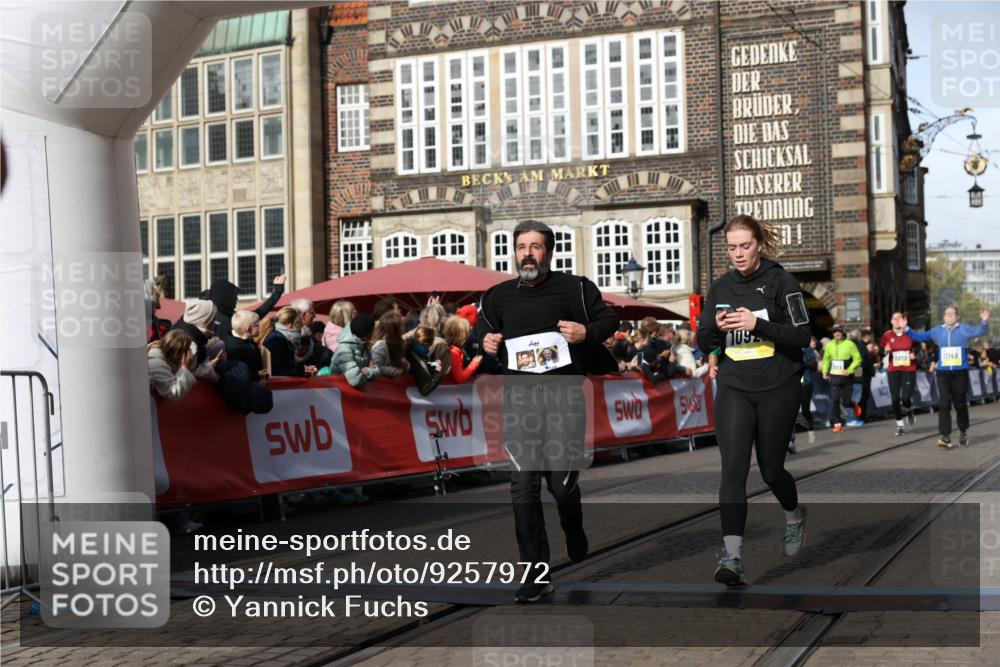 05.10.2025 - 20. swb-Marathon Bremen Yannick Fuchs http://msf.ph/oto/9257972 05.10.2025 10:56:04 Ziel 7147, 9871, 10610, 10654, 10758, 10921, 11052, 11439 meine-sportfotos.de