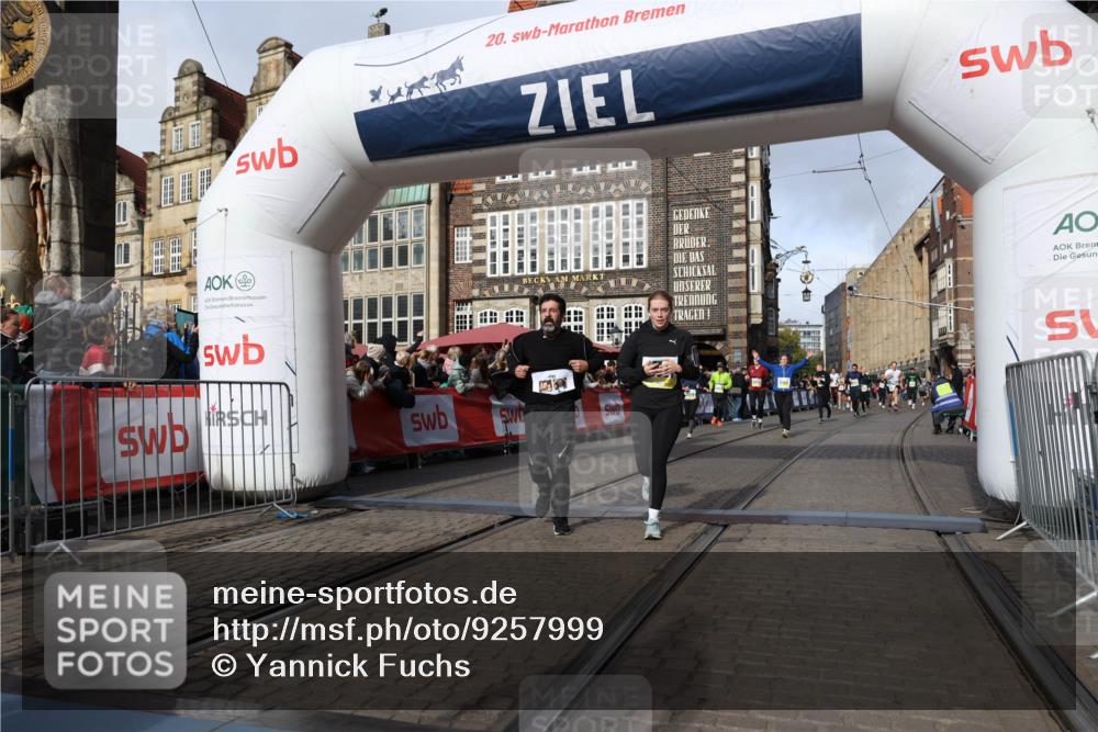 05.10.2025 - 20. swb-Marathon Bremen Yannick Fuchs http://msf.ph/oto/9257999 05.10.2025 10:56:05 Ziel 7147, 9871, 10015, 10610, 10654, 10758, 10921, 11052, 11148, 11439 meine-sportfotos.de