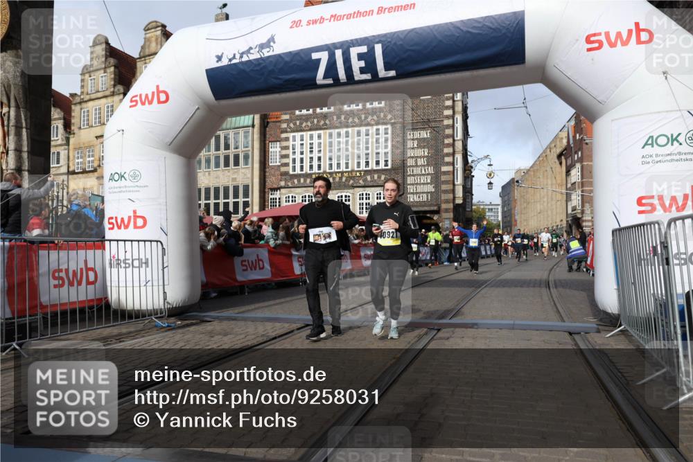 05.10.2025 - 20. swb-Marathon Bremen Yannick Fuchs http://msf.ph/oto/9258031 05.10.2025 10:56:05 Ziel 7147, 9871, 10015, 10610, 10654, 10758, 10921, 11052, 11148, 11439 meine-sportfotos.de