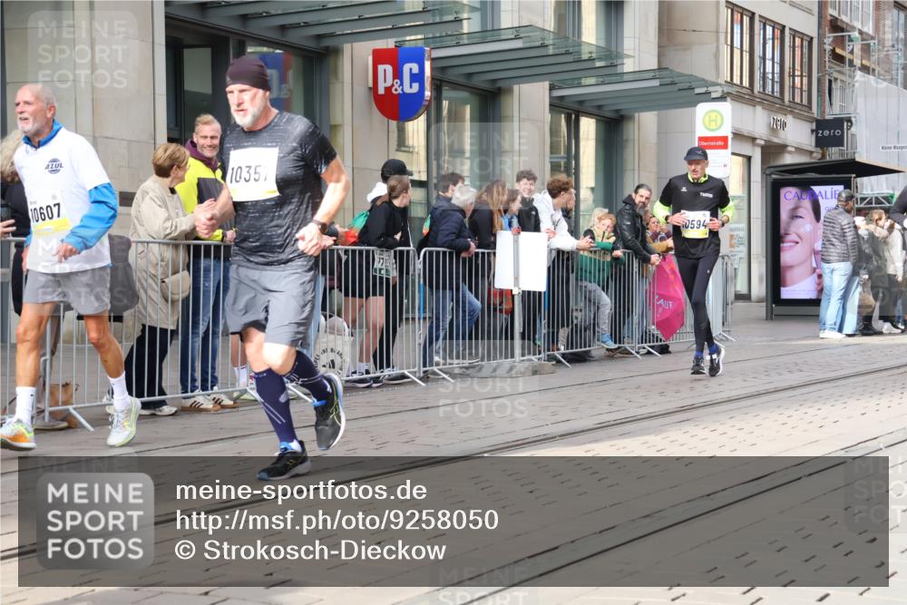 05.10.2025 - 20. swb-Marathon Bremen Strokosch-Dieckow http://msf.ph/oto/9258050 05.10.2025 10:58:44 Ziel 9219, 9349, 9508, 9518, 9542, 9601, 9692, 9847, 9977, 10039, 10080, 10143, 10200, 10274, 10353, 10357, 10560, 10588, 10594, 10607, 11207, 11483, 11612, 9219, 9349, 9508, 9518, 9542, 9601, 9692, 9847, 9977, 10039, 10080, 10143, 10200, 10274, 10353, 10357, 10560, 10588, 10594, 10607, 11207, 11483, 11612 meine-sportfotos.de