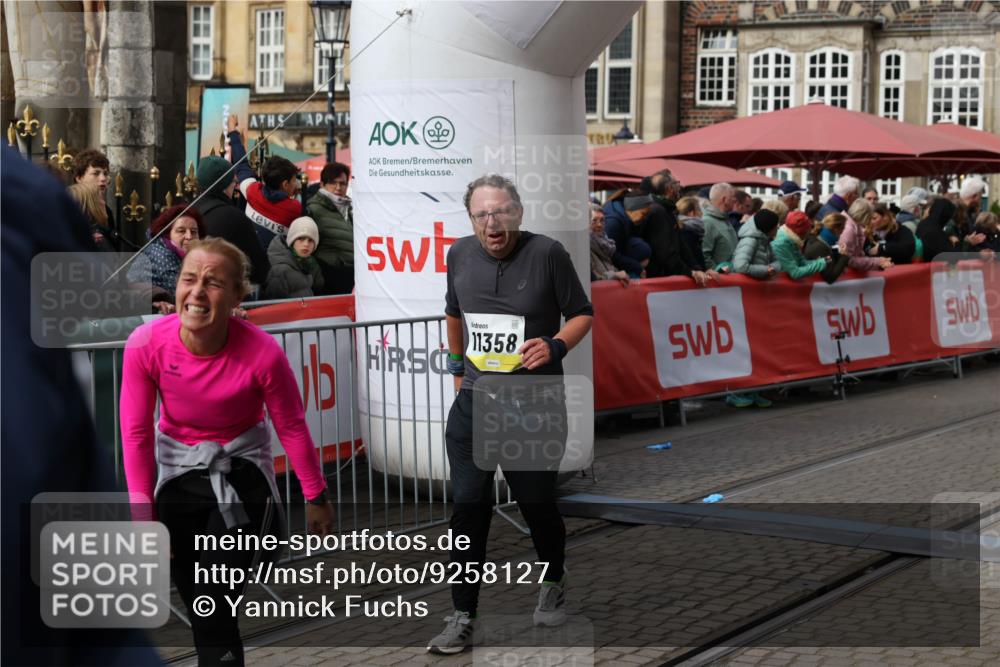 05.10.2025 - 20. swb-Marathon Bremen Yannick Fuchs http://msf.ph/oto/9258127 05.10.2025 11:16:36 Ziel 10023, 10083, 10379, 10450, 11029, 11358, 11404 meine-sportfotos.de