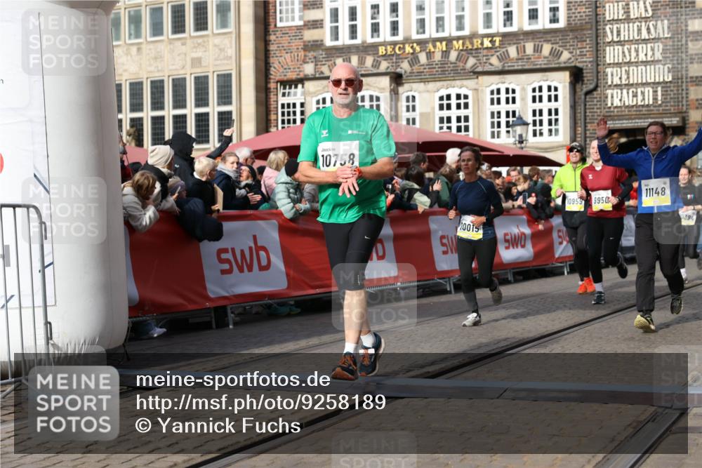 05.10.2025 - 20. swb-Marathon Bremen Yannick Fuchs http://msf.ph/oto/9258189 05.10.2025 10:56:07 Ziel 7147, 9871, 9950, 10015, 10394, 10641, 10654, 10675, 10758, 10921, 10959, 11148, 11439, 11626 meine-sportfotos.de