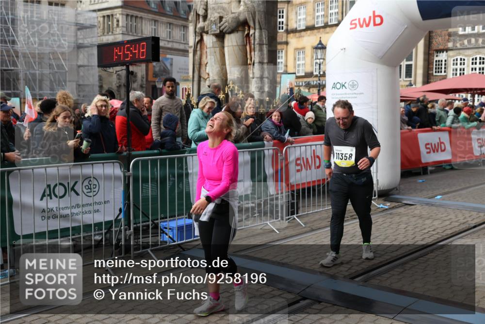 05.10.2025 - 20. swb-Marathon Bremen Yannick Fuchs http://msf.ph/oto/9258196 05.10.2025 11:16:37 Ziel 10023, 10083, 10379, 10450, 11358, 11404 meine-sportfotos.de