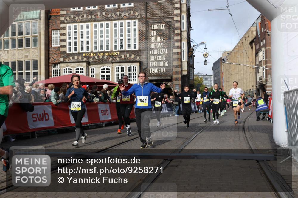 05.10.2025 - 20. swb-Marathon Bremen Yannick Fuchs http://msf.ph/oto/9258271 05.10.2025 10:56:08 Ziel 7147, 9541, 9871, 9950, 10015, 10394, 10641, 10654, 10675, 10758, 10921, 10959, 11148, 11626 meine-sportfotos.de