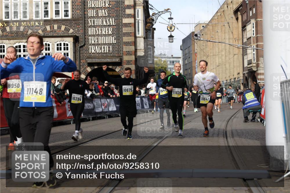 05.10.2025 - 20. swb-Marathon Bremen Yannick Fuchs http://msf.ph/oto/9258310 05.10.2025 10:56:09 Ziel 7147, 9541, 9871, 9950, 10015, 10394, 10641, 10654, 10675, 10758, 10921, 10959, 11148, 11626 meine-sportfotos.de
