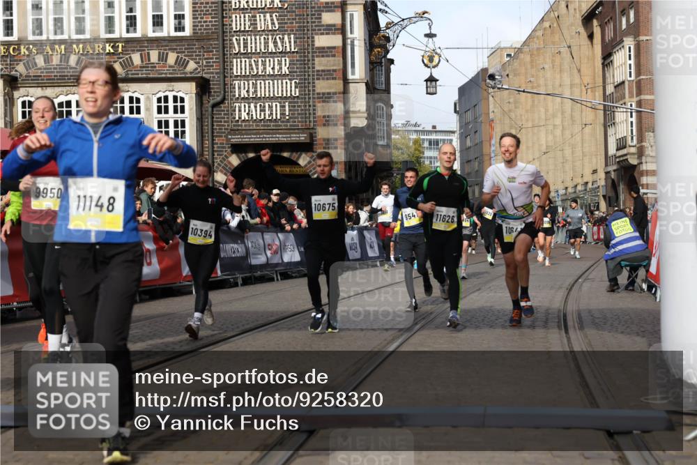 05.10.2025 - 20. swb-Marathon Bremen Yannick Fuchs http://msf.ph/oto/9258320 05.10.2025 10:56:09 Ziel 7147, 9541, 9871, 9950, 10015, 10394, 10641, 10654, 10675, 10758, 10921, 10959, 11148, 11626 meine-sportfotos.de